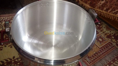 tizi-ouzou-ouadhia-algeria-kitchenware-cocotte-minute-135-litres