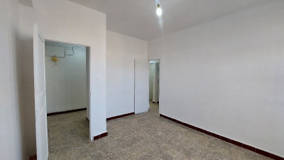 شقة-بيع-4-غرف-الأغواط-الجزائر