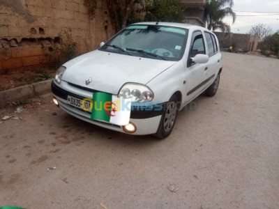 الجزائر-الدويرة-سيارة-صغيرة-renault-clio-2-2001