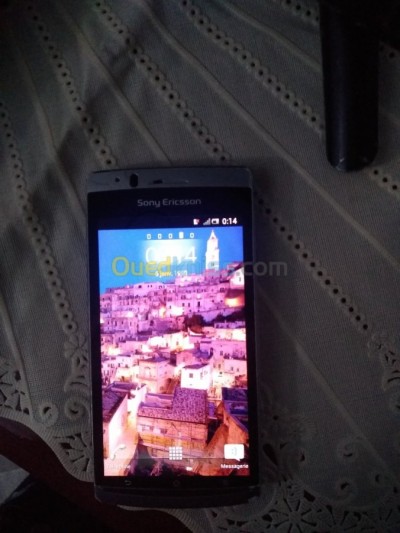جيجل-الجزائر-هواتف-ذكية-sony-ericsson-lt18t