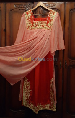 alger-ain-naadja-algerie-tenues-traditionnelles-robe-traditionnelle-détaillée-en-doré