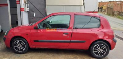 tizi-ouzou-boghni-algerie-citadine-renault-clio-2-2002