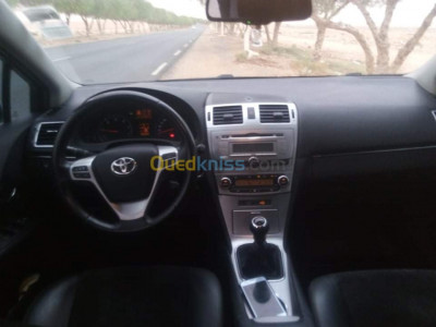 grande-berline-toyota-avensis-2015-hassi-rmel-laghouat-algerie