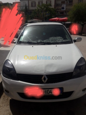 ميلة-عين-الملوك-الجزائر-سيارة-صغيرة-renault-clio-2-2004