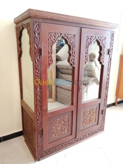 2 vitrines style mauresque en Acajou sculpté LIQUIDATION