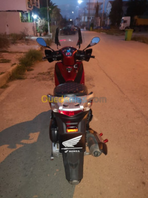 jijel-algerie-motos-scooters-honda-sh-125i-2015