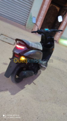 setif-ain-oulmene-algerie-motos-scooters-estate-x-2021