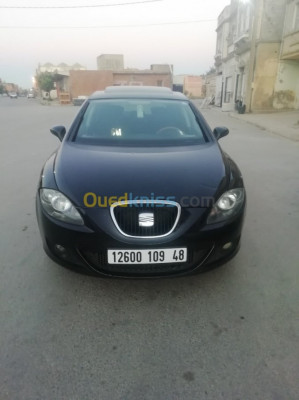 غليزان-مازونة-الجزائر-سيدان-متوسطة-seat-leon-fr-2009