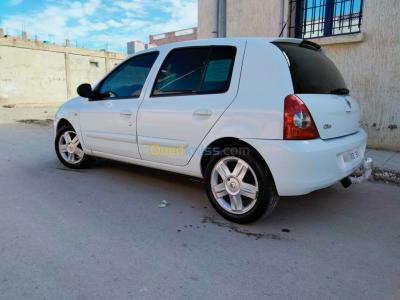 oran-es-senia-algerie-citadine-renault-clio-campus-bye-2013