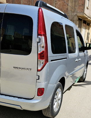 voitures-renault-kangoo-2021-chlef-algerie