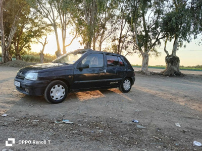 voitures-renault-clio-1-1996-soumaa-blida-algerie