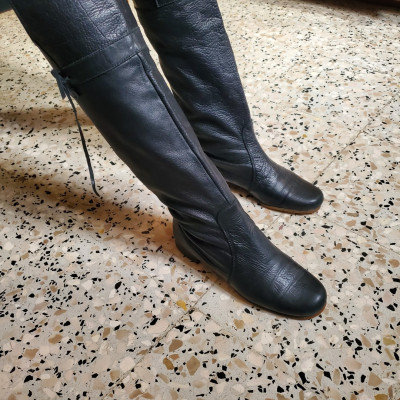 bottes-cavalieres-noires-en-skye-bordj-el-bahri-alger-algerie