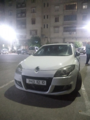 moyenne-berline-renault-megane-3-2012-bouira-algerie