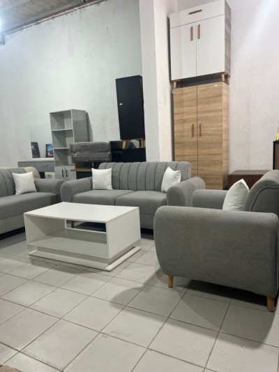  Salon moderne au design élégant et au confort absolu 