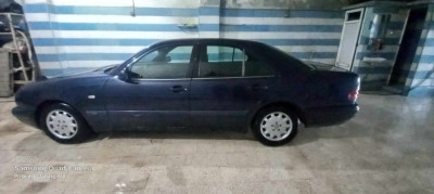 grande-berline-mercedes-classe-e-1996-maghnia-tlemcen-algerie