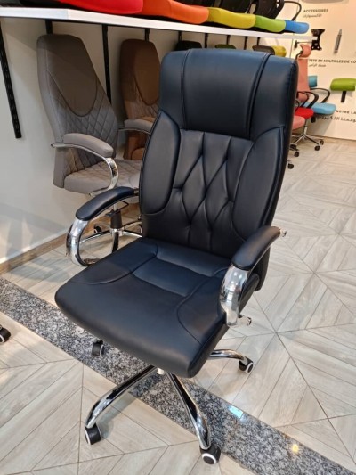 Chaise Opérateur / PDG en Sky Noir , كرسي مدير