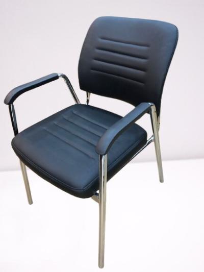 Chaise visiteur avec accoudoirs en similicuir noir