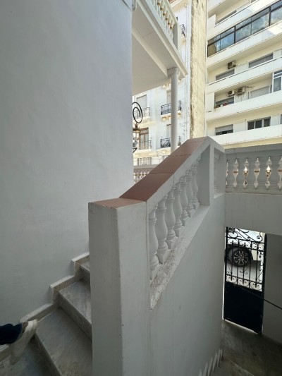 بيع شقة 3 غرف الجزائر الجزائر وسط