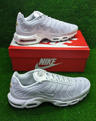 sneakers-nike-tn-air-max-plus-blanche-ref-fb3350-400-original-اصلية-pointure-46-30-centimetre-birkhadem-algiers-algeria