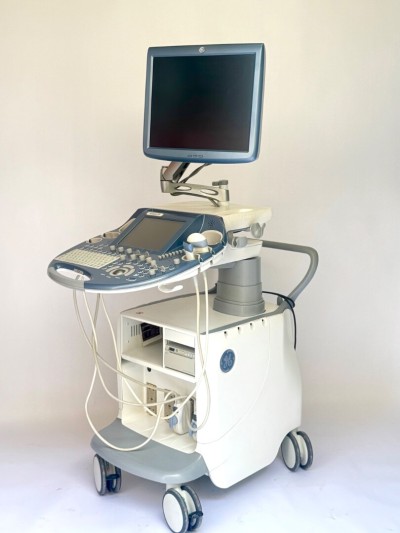 ECHOGRAPHE GE voluson E8