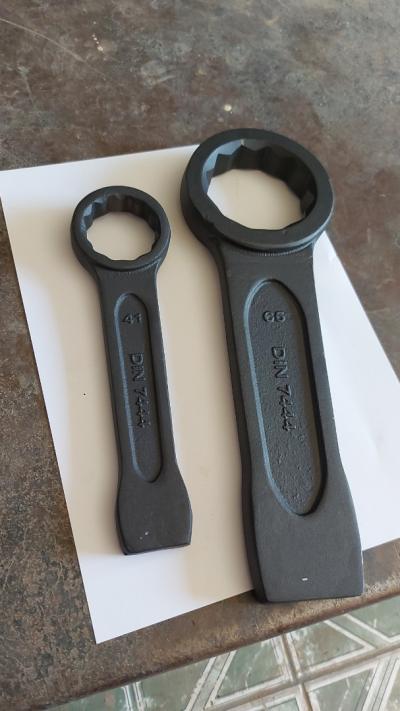 Clé à frappé en acier