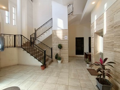 بيع شقة 5 غرف وهران بئر الجير