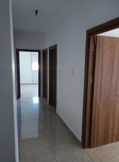 بيع شقة 4 غرف وهران وهران