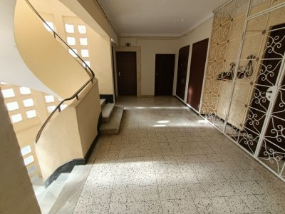 بيع شقة 4 غرف وهران وهران