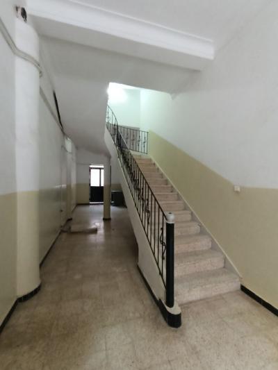 بيع شقة طابق فيلا 3 غرف وهران بئر الجير