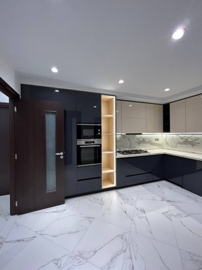 بيع شقة 5 غرف وهران وهران