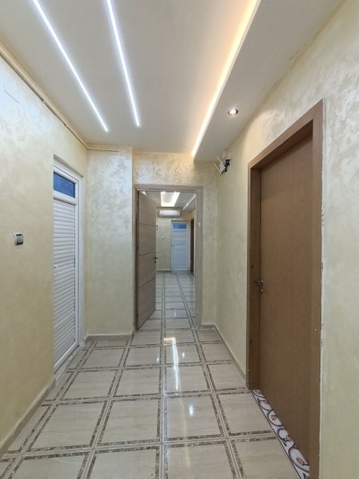 بيع شقة 4 غرف وهران وهران