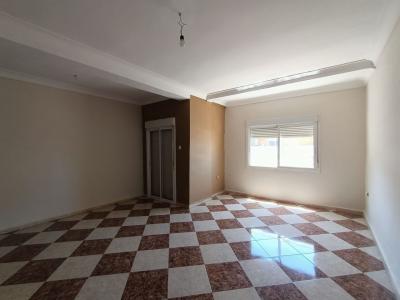 بيع شقة 4 غرف وهران بئر الجير