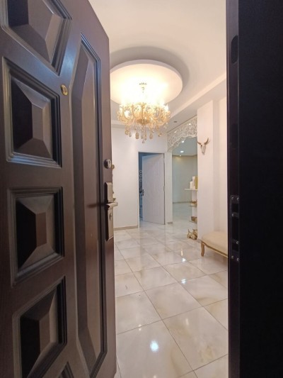 بيع شقة 3 غرف وهران وهران