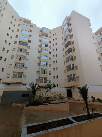 بيع شقة 3 غرف وهران وهران