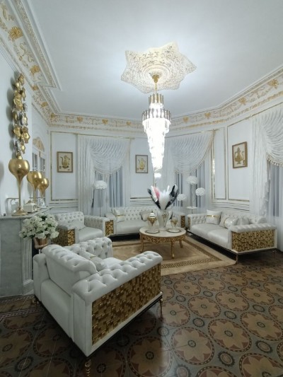 بيع شقة 7 غرف وهران وهران