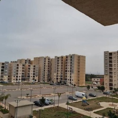 شقة-كراء-4-غرف-وهران-بئر-الجير-الجزائر