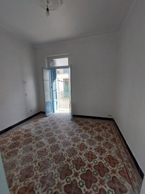 كراء شقة 3 غرف الجزائر الجزائر وسط