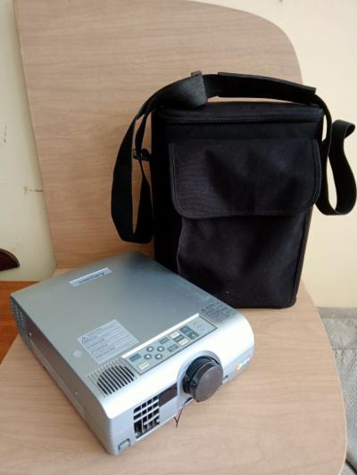 Data-Show video projecteur Mitsubishi XL1U avec sacoche