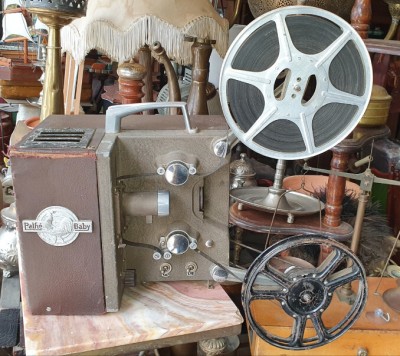 Projecteur Pathé Baby 9,5 mm avec bobine 