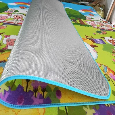 Le tapis de jeu en mousse EPE anti-humitité et isolant thermique