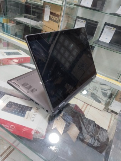 Dell latitude 5300 2in1 Tactile i5 8eme génération ram 8Go SSD 256Go Ecran 13.3" full HD ips