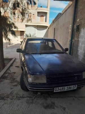 moyenne-berline-renault-21-1986-biskra-algerie