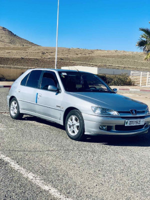 سيارة-صغيرة-peugeot-306-1995-سعيدة-الجزائر