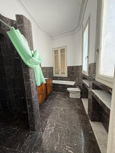 بيع شقة 8 غرف الجزائر الجزائر وسط