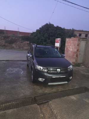 سيارة-صغيرة-dacia-sandero-2019-stepway-آيت-أرزين-بجاية-الجزائر