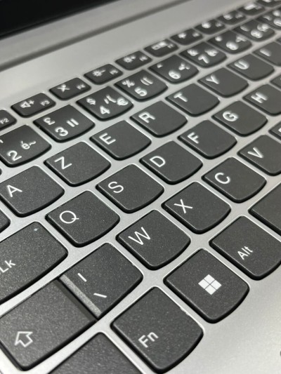 Lenovo IdeaPad 1 15UL7 Économique & Fiable