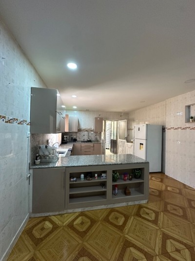 بيع شقة 5 غرف تلمسان تلمسان