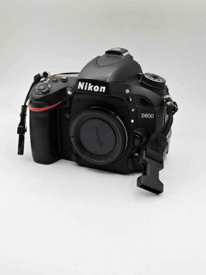 Nikon D600 boitier Nu excellent état clicks 9k