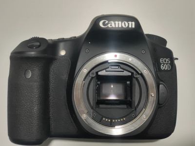 Canon 60D boitier NU excellent  etat 2K clicks 