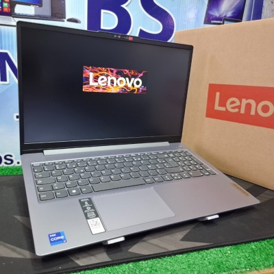 LENOVO IDEAPAD SLIM 3 I7 13620H 16GO RAM 512SSD 15.6 FHD JAMAIS UTILISÉ 